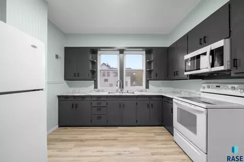 Kitchen - 425 S Bartlett St, Canton, SD 57013 photo 1 of 1