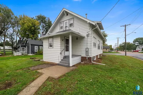 Exterior - 425 S Bartlett St, Canton, SD 57013 photo 1 of 1