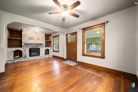 Living - 425 S Bartlett St, Canton, SD 57013 photo 2 of 3