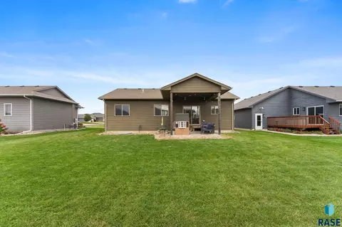 Exterior - 7305 E Corinth St, Sioux Falls, SD 57110 photo 5 of 5