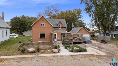 611 Fell St, Larchwood, IA 51241
