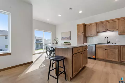 Kitchen - 8005 E Tencate Pl, Sioux Falls, SD 57110 photo 3 of 3