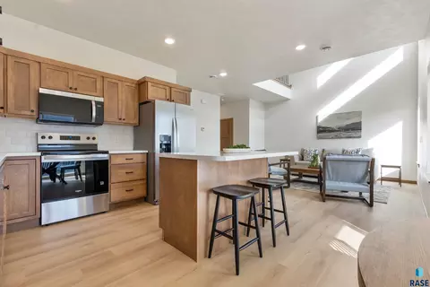 Kitchen - 8005 E Tencate Pl, Sioux Falls, SD 57110 photo 1 of 3