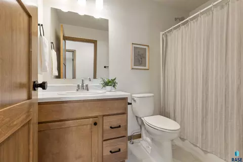 Bath - 8005 E Tencate Pl, Sioux Falls, SD 57110 photo 2 of 2