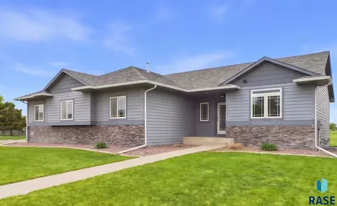 Exterior - 6909 S Shadow Cir, Sioux Falls, SD 57108 photo 1 of 6