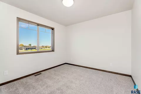 Bedroom - 6147 S Bison Pl, Sioux Falls, SD 57108 photo 5 of 7