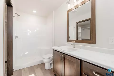 Bath - 6147 S Bison Pl, Sioux Falls, SD 57108 photo 2 of 4