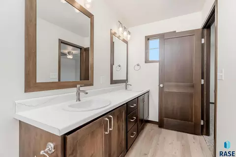 Bath - 6147 S Bison Pl, Sioux Falls, SD 57108 photo 3 of 4