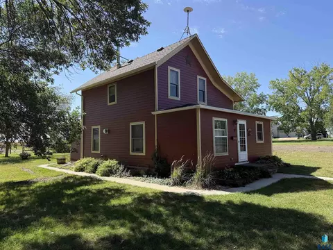 Exterior - 141 Elm St E, Monroe, SD 57047 photo 2 of 11