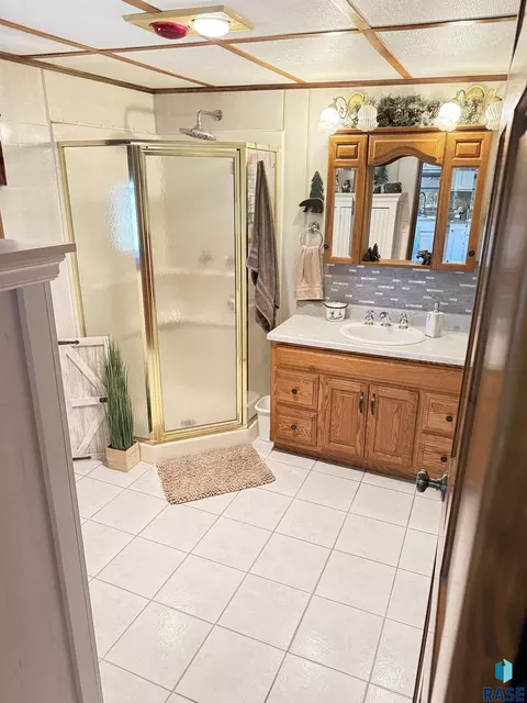 Bath - 141 Elm St E, Monroe, SD 57047 photo 2 of 4