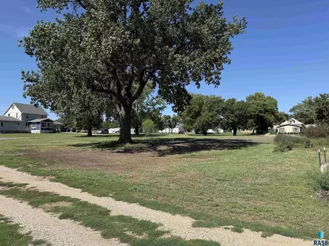 Exterior - 141 Elm St E, Monroe, SD 57047 photo 8 of 11