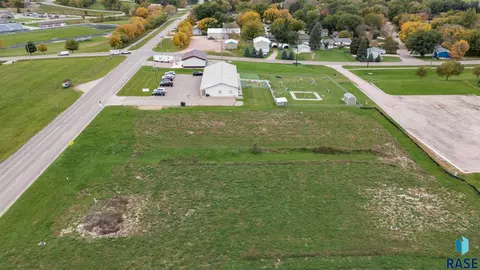528 Lovely Ave, Baltic, SD 57003 photo 3