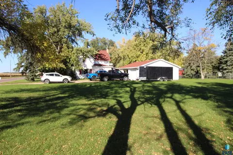 Exterior - 602 N Section Line St, Howard, SD 57349 photo 4 of 4