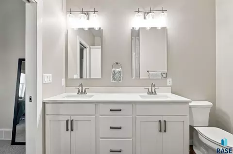 Bath - 8013 E Norway Pine Trl, Sioux Falls, SD 57110 photo 2 of 3