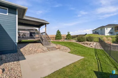 Exterior - 8013 E Norway Pine Trl, Sioux Falls, SD 57110 photo 3 of 5