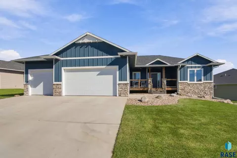 Exterior - 8013 E Norway Pine Trl, Sioux Falls, SD 57110 photo 5 of 5