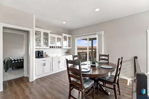 Dining - 8013 E Norway Pine Trl, Sioux Falls, SD 57110 photo 2 of 2