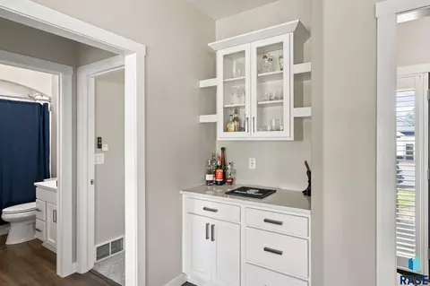 Entry Way - 8013 E Norway Pine Trl, Sioux Falls, SD 57110 photo 1 of 2
