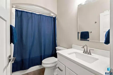 Bath - 8013 E Norway Pine Trl, Sioux Falls, SD 57110 photo 3 of 3