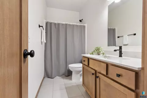 Bath - 8008 E Marana St, Sioux Falls, SD 57110 photo 3 of 3