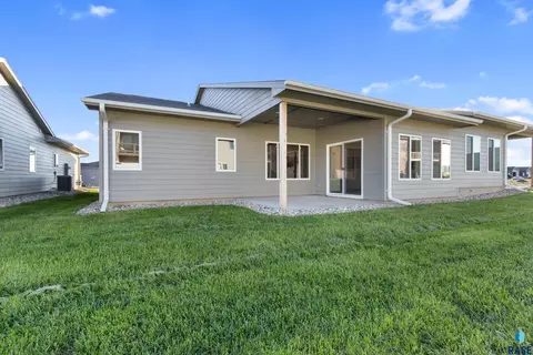 Exterior - 8008 E Marana St, Sioux Falls, SD 57110 photo 2 of 3