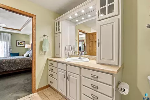 Bath - 5224 E Pop Fly Pl, Sioux Falls, SD 57110 photo 2 of 2