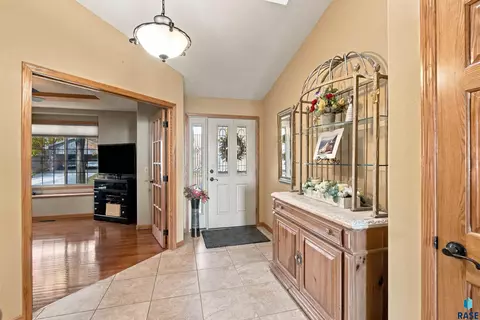 Entry Way - 5224 E Pop Fly Pl, Sioux Falls, SD 57110 photo 2 of 2