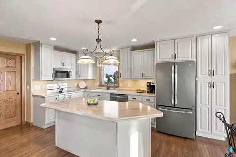 Kitchen - 5224 E Pop Fly Pl, Sioux Falls, SD 57110 photo 1 of 5