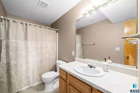 Bath - Undisclosed, Sioux Falls, SD 57106 photo 2 of 2