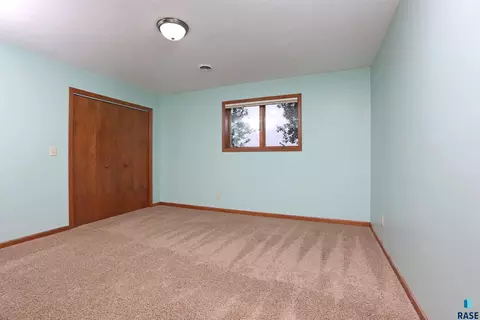 Bedroom - 28265 463rd Ave, Davis, SD 57021 photo 1 of 3