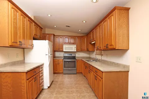 Kitchen - 28265 463rd Ave, Davis, SD 57021 photo 2 of 2