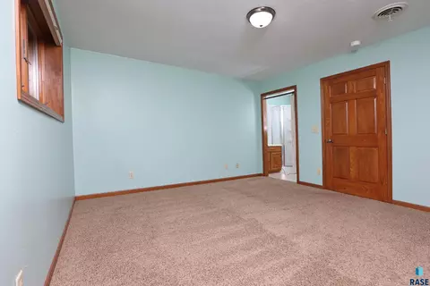 Bedroom - 28265 463rd Ave, Davis, SD 57021 photo 2 of 3