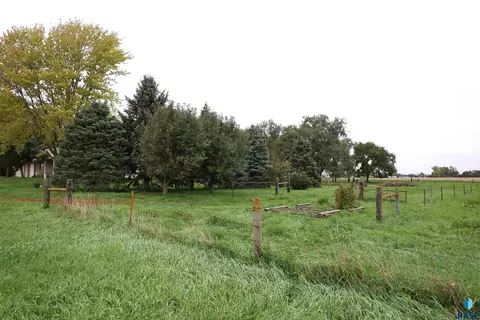 Exterior - 28265 463rd Ave, Davis, SD 57021 photo 3 of 16