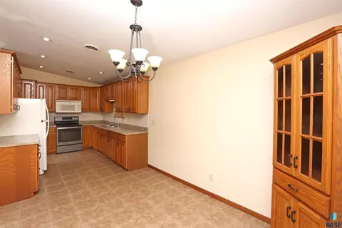 Dining - 28265 463rd Ave, Davis, SD 57021 photo 1 of 1