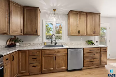 Kitchen - 421 W Charish St, Tea, SD 57064 photo 4 of 4
