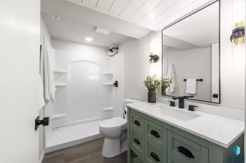 Bath - 421 W Charish St, Tea, SD 57064 photo 4 of 5