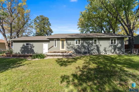 Exterior - 421 W Charish St, Tea, SD 57064 photo 4 of 5