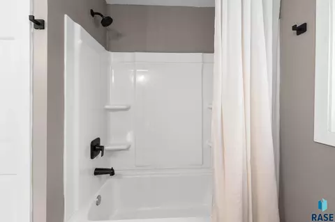 Bath - 421 W Charish St, Tea, SD 57064 photo 2 of 5