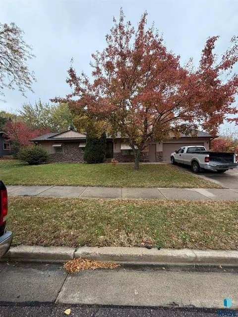 5300 W 52nd St, Sioux Falls, SD 57106