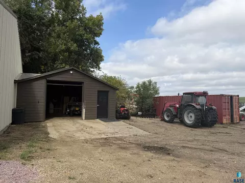 Exterior - 27038 459th Ave, Parker, SD 57053 photo 10 of 15