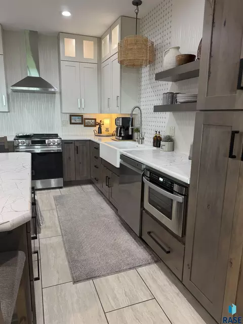 Kitchen - 27038 459th Ave, Parker, SD 57053 photo 2 of 4