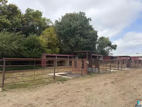 Exterior - 27038 459th Ave, Parker, SD 57053 photo 13 of 15
