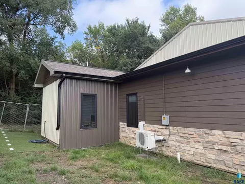 Exterior - 27038 459th Ave, Parker, SD 57053 photo 4 of 15