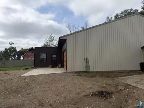 Exterior - 27038 459th Ave, Parker, SD 57053 photo 5 of 15