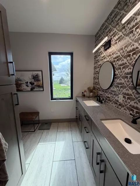Bath - 27038 459th Ave, Parker, SD 57053 photo 3 of 6