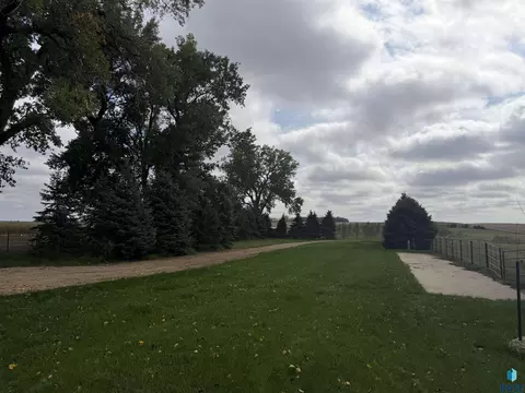 Exterior - 27038 459th Ave, Parker, SD 57053 photo 11 of 15