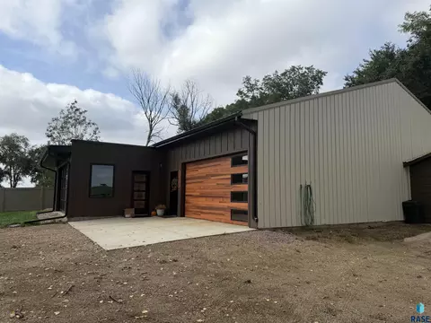 Exterior - 27038 459th Ave, Parker, SD 57053 photo 2 of 15