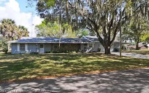 3901 Oakview Dr, Sebring, FL 33870 photo 1