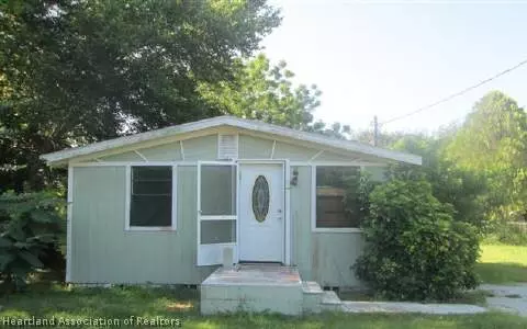 112 E Viola St, Avon Park, FL 33825 photo 1