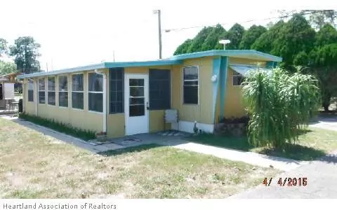 686 Memorial Dr, Sebring, FL 33870 photo 1